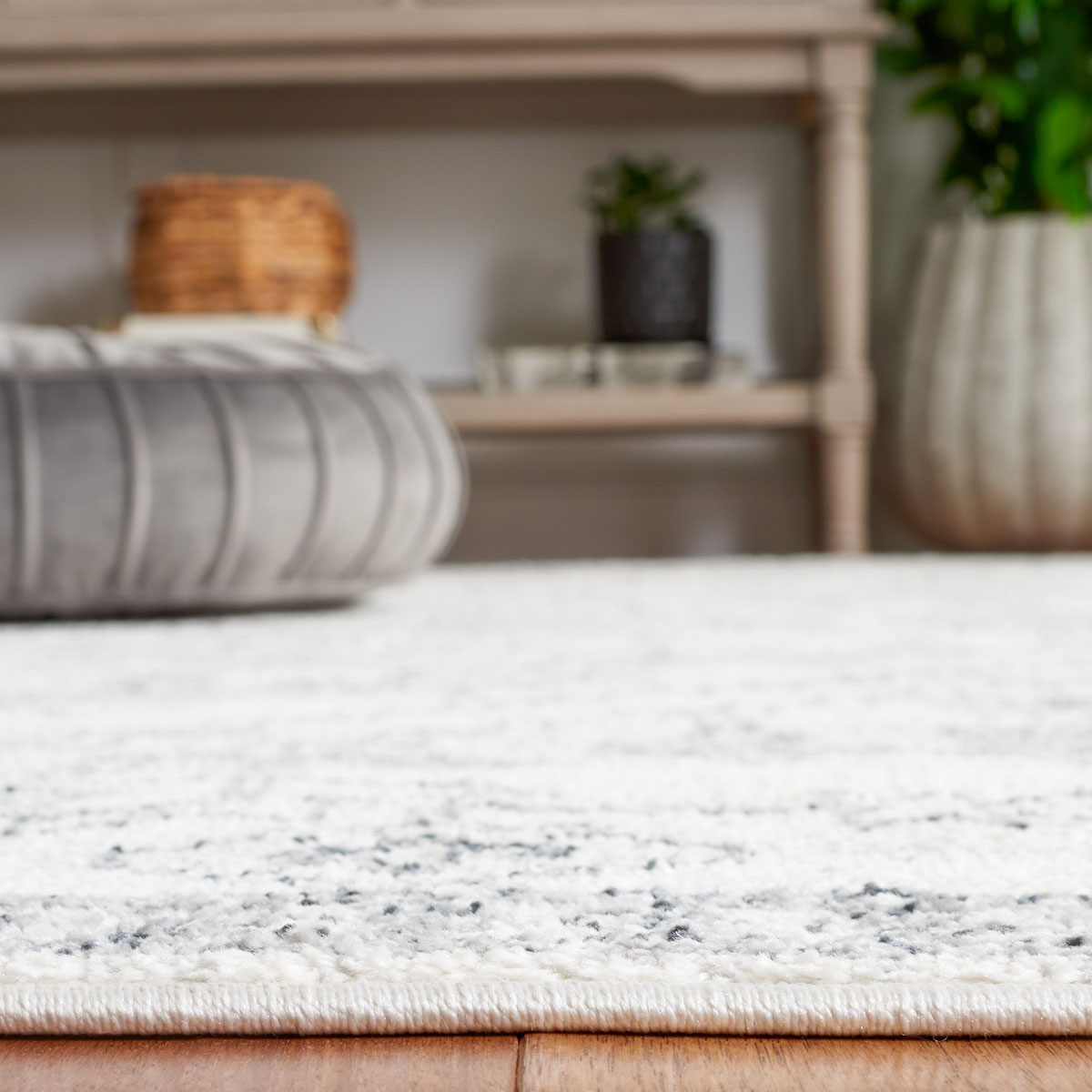 Layla 110 Rug | Safavieh - LAY110
