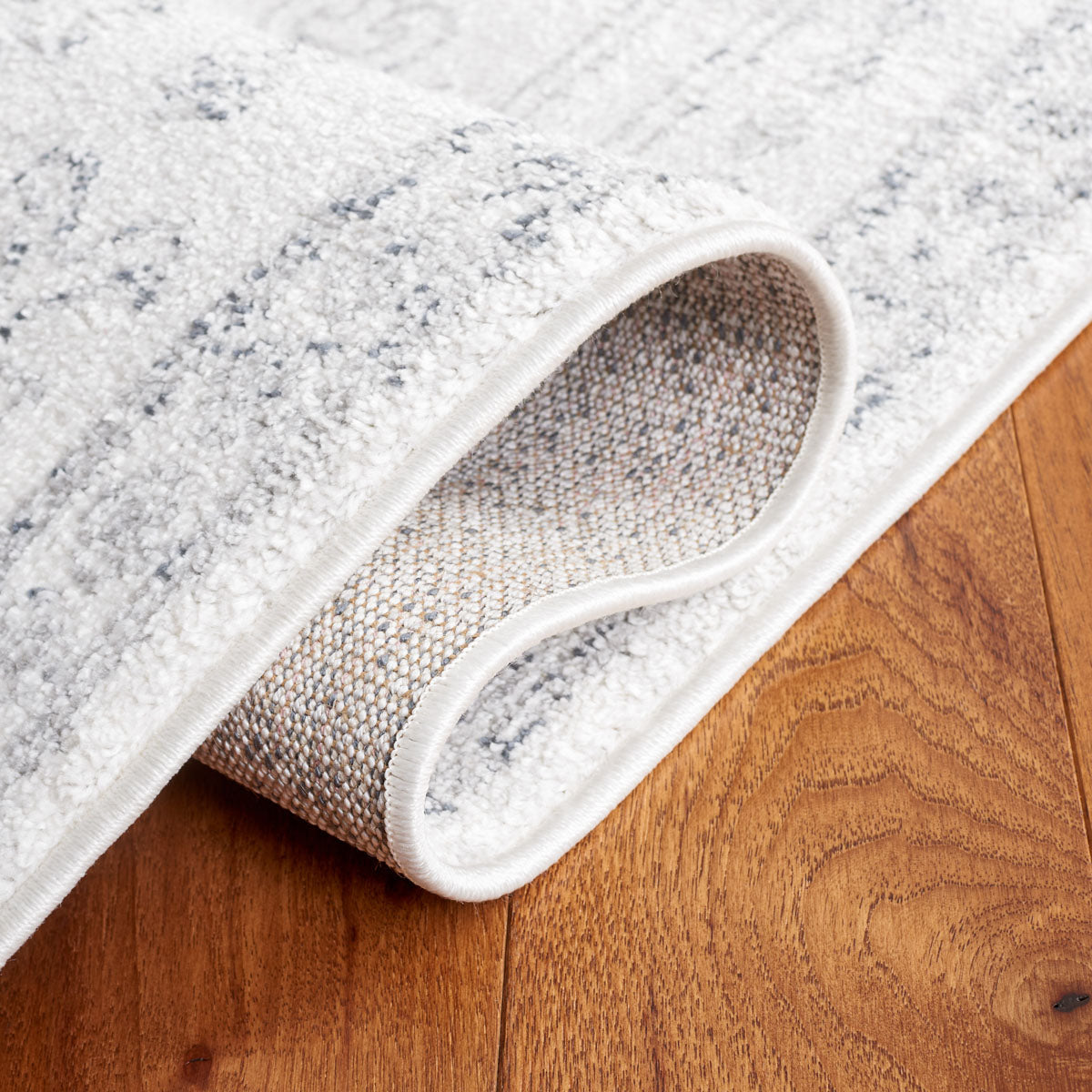 Layla 110 Rug | Safavieh - LAY110